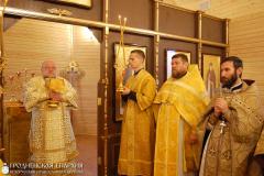 Архиепископ Артемий совершил литургию в храме Виленских мучеников прихода Спиридона Тримифунтского