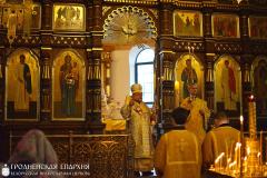 В Неделю святых отец архиепископ Артемий совершил литургию в кафедральном соборе г.Гродно