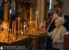 В Неделю святых отец архиепископ Артемий совершил литургию в кафедральном соборе г.Гродно