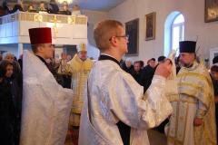 Архиепископ Артемий совершил литургию в храме Архангела Михаила города Скидель