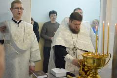 Священник Свято-Покровского собора совершил Чин великого освящения воды в цеху розлива минеральной воды в д.Поречье