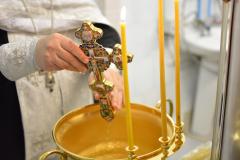 Священник Свято-Покровского собора совершил Чин великого освящения воды в цеху розлива минеральной воды в д.Поречье