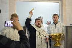 Священник Свято-Покровского собора совершил Чин великого освящения воды в цеху розлива минеральной воды в д.Поречье