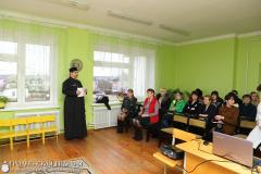 Священник посетил тематические собрания родительских школ