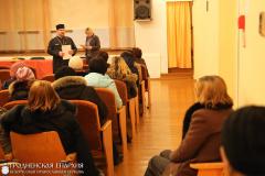 Священник посетил тематические собрания родительских школ