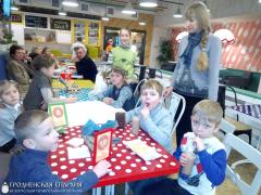 Поездка воспитанников воскресной школы при Свято-Михайловской церкви Скиделя в театр