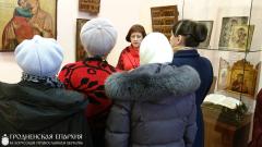 Прихожане храма в честь Собора Всех Белорусских Святых посетили выставку «Зорка Пуцяводная»