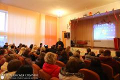 Священник посетил учебные заведения поселка Зельва