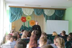 Священник провел беседу о Великом посте с учениками Зельвенской средней школы №2