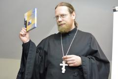 В Свято-Владимирской церкви состоялась профилактическая беседа о наркомании и презентация специализированного библиотечного отдела