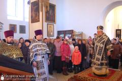 Архиепископ Артемий совершил Литургию Преждеосвященных Даров в храме в честь Святого Духа деревни Озеры
