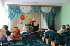Священник провел лекционную встречу в Зельвенской средней школе