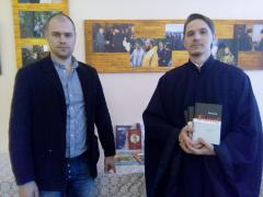 Саюз беларускіх пісьменнікаў перадаў кнігі для бібліятэкі Пакроўскага сабора