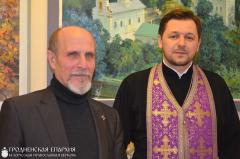 В храме святителя Луки открылась выставка работ художника Владимира Казакова