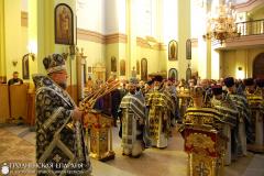 Архиепископ Артемий совершил Литургию Преждеосвященных Даров в храме поселка Красносельский