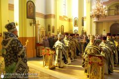 Архиепископ Артемий совершил Литургию Преждеосвященных Даров в храме поселка Красносельский