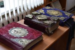 Выстава напрастольных Евангелляў з рызніцы Свята-Пакроўскага кафедральнага сабора