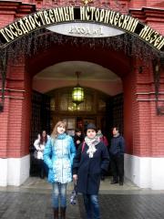 Ученица детской иконописной студии при Покровском соборе Ирина Можджер и руководитель ДИС «Покров» Дарья Калиберда