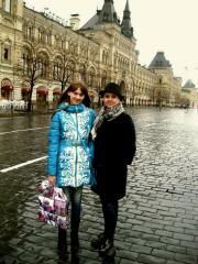 Ученица детской иконописной студии при Покровском соборе Ирина Можджер и руководитель ДИС «Покров» Дарья Калиберда