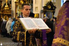 В Великий Четверток архиепископ Артемий совершил литургию в кафедральном соборе Гродно