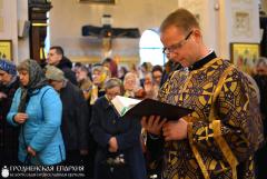 В Великий Четверток архиепископ Артемий совершил литургию в кафедральном соборе Гродно