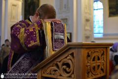 В Великий Четверток архиепископ Артемий совершил литургию в кафедральном соборе Гродно