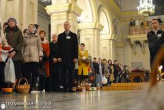 В праздник Воскресения Христова архиепископ Артемий возглавил Пасхальные богослужения в кафедральном соборе Гродно