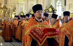 В день праздника Воскресения Христова архиепископ Артемий совершил Пасхальную великую вечерню