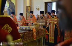 В день праздника Воскресения Христова архиепископ Артемий совершил Пасхальную великую вечерню