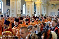 В день праздника Воскресения Христова архиепископ Артемий совершил Пасхальную великую вечерню