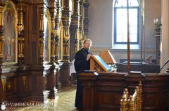 В день праздника Воскресения Христова архиепископ Артемий совершил Пасхальную великую вечерню