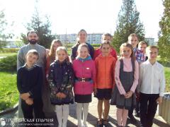 Воспитанники воскресной школы поздравили больных с праздником Пасхи в поселке Россь