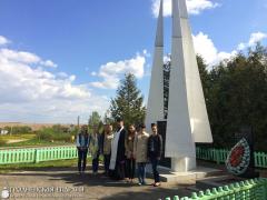 Священник совершил литии у памятников погибшим в годы Великой Отечественной войны