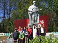 Священник совершил литии у памятников погибшим в годы Великой Отечественной войны