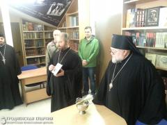 В день святых жен-мироносиц архиепископ Артемий совершил литургию в Коложской церкви