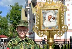 Пасхальный автопробег в честь 71-летия Победы остановился у стен Покровского собора