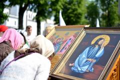 На площадке у Покровского собора состоялся молебен о защите жизни и семьи