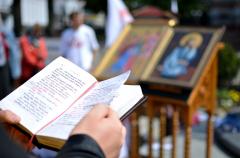 На площадке у Покровского собора состоялся молебен о защите жизни и семьи