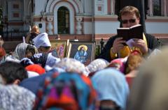 На площадке у Покровского собора состоялся молебен о защите жизни и семьи