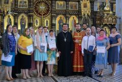 Выпускникам катехизаторских курсов при Покровском соборе вручили дипломы и свидетельства
