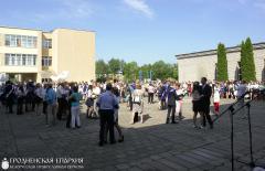 Священник принял участие в итоговой линейке в гимназии Щучина