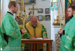 В день Святой Троицы архиепископ Артемий совершил литургию в храме деревни Подороск