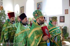 В день Святой Троицы архиепископ Артемий совершил литургию в храме деревни Подороск