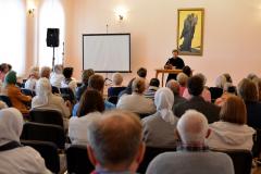 Протодиакон Павел Бубнов рассказал о смысле шестопсалмия в клубе православного общения