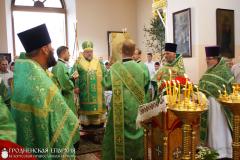 Архиепископ Артемий возглавил соборное богослужение в храме Святителя Николая поселка Берестовица