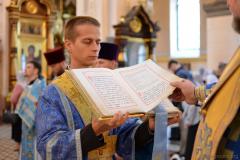 Архиепископ Артемий совершил в Покровском соборе литургию и диаконскую хиротонию