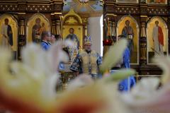 Архиепископ Артемий совершил в Покровском соборе литургию и диаконскую хиротонию