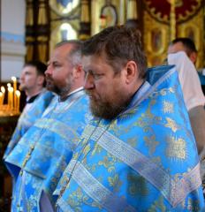 Архиепископ Артемий совершил в Покровском соборе литургию и диаконскую хиротонию