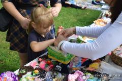 «Семейный пикник в яблоневом саду»