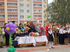 Духовенство Щучинского благочиния приняло участие в торжественной линейке, посвященной Дню знаний